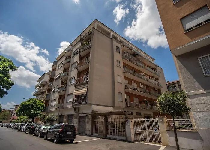 Homely - Spacious In Gianicolo District Appartamento *