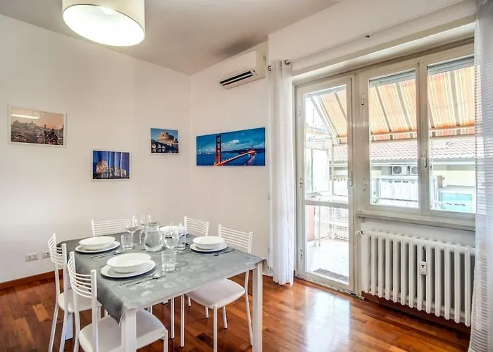 Homely - Spacious In Gianicolo District Appartamento