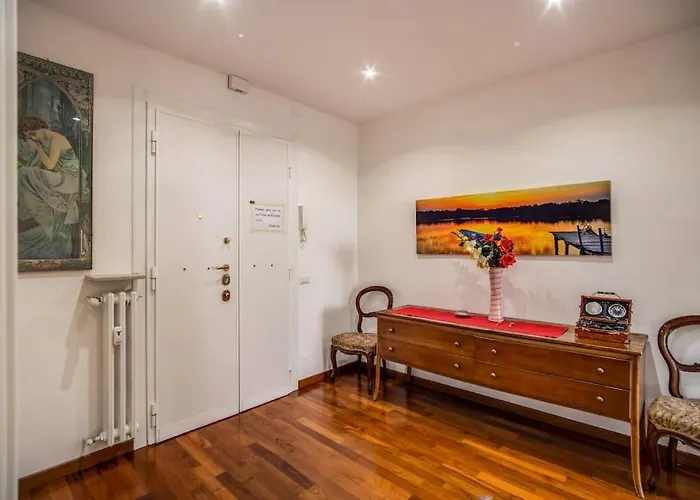 Homely - Spacious In Gianicolo District Appartamento